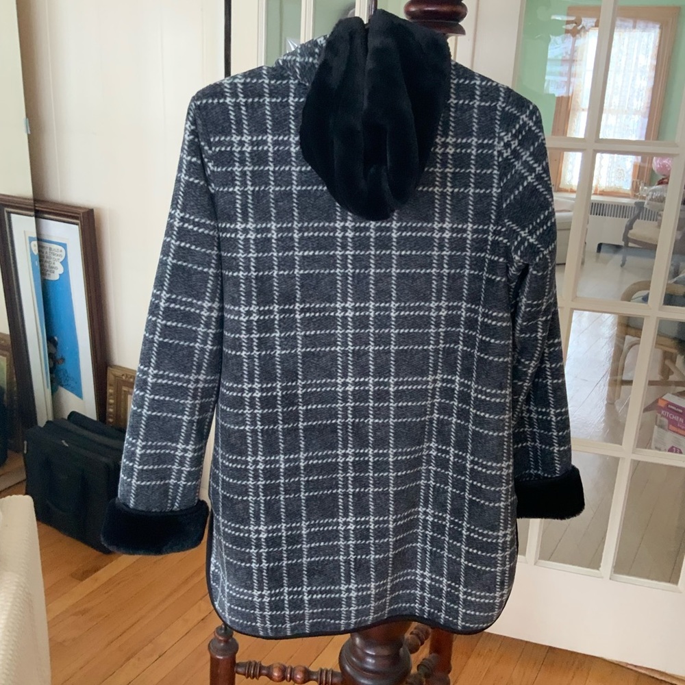 Spring Coat - Picture 2 of 4